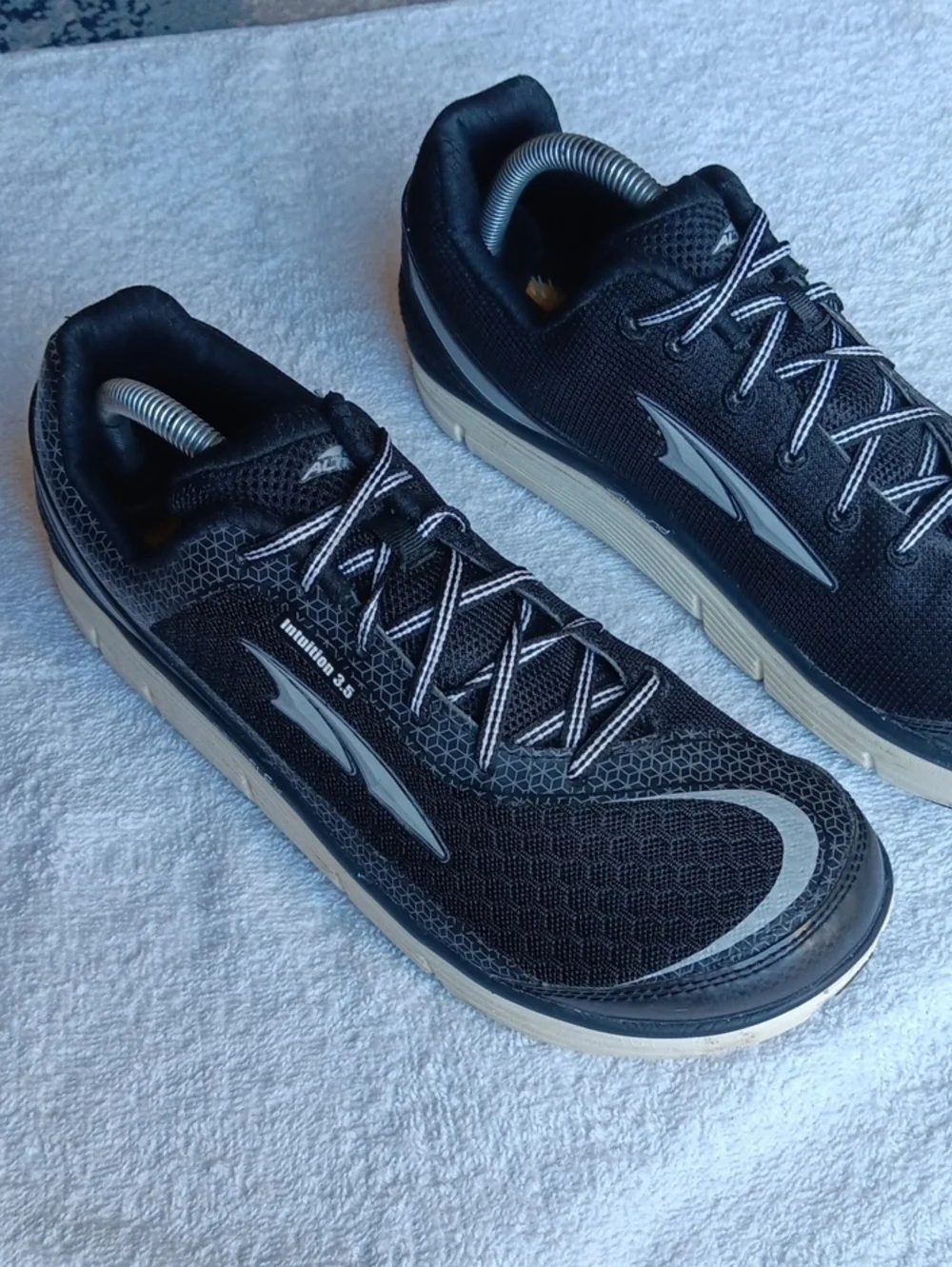 Altra Intuition 3.5 Athletic Shoes